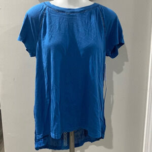 NWT! Calson Blue Top with Detailed Back‎